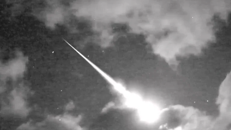 Fireball seen over Dargaville, North Island, New Zealand on October 2, 2025