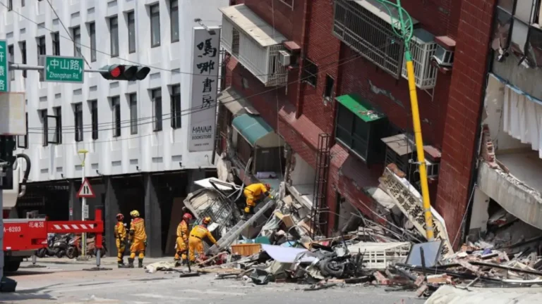 Rescuers at the Uranus Building in Hualien City