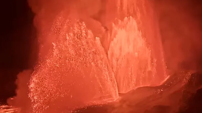 kilauea volcano lava fountaining october 17 2025 2233 hst