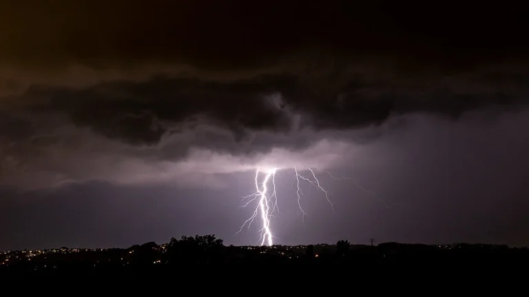 lightning by texaus1