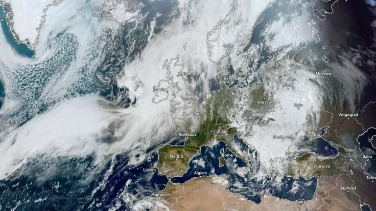 satellite image europe 1350 utc october 2 2025