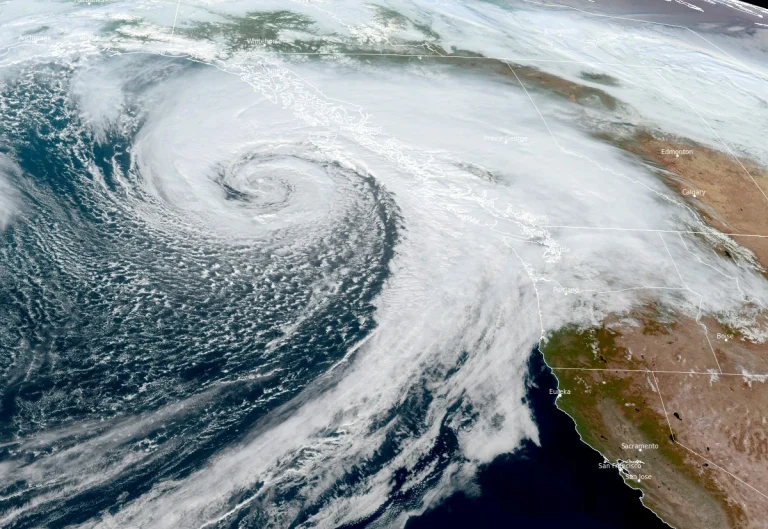 satelllite image of atmospheric river impacting canada and united states 2110 utc october 28 2025