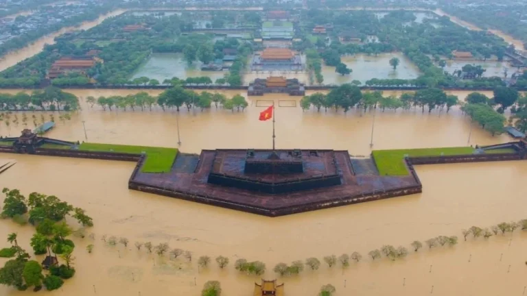vietnam flood october 2025