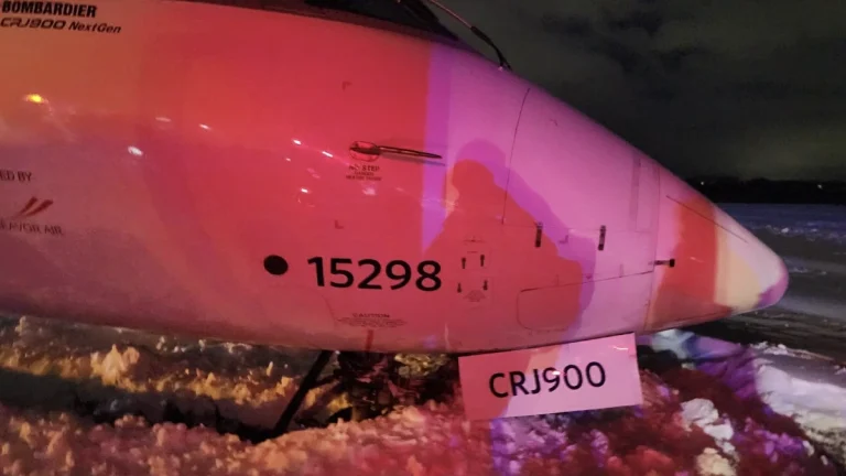 Delta Flight 5087 slides off the the runway at Des Moines international Airport on November 29, 2025 due to icy conditions. Credit: Brian Travers