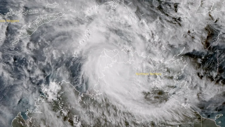 Satellite image of Category 3 Tropical Cyclone Fina at 07:30 UTC on November 22, 2025. Credit: JMA/Himawari-9, RAMMB/CIRA, The Watchers