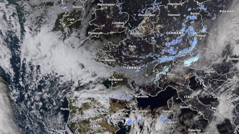 Satellite image of Europe as of 15:30 UTC on November 17, 2025. Credit: EUMESAT/Meteosat, Zoom Earth, The Watchers