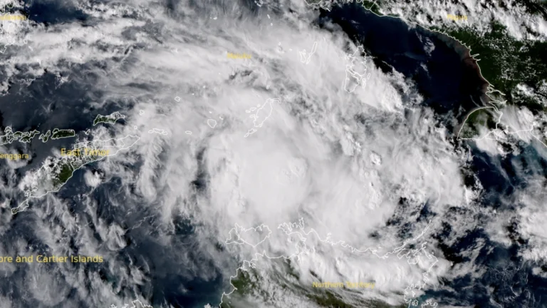 Satellite image of Tropical Cyclone Fina as of 07:00 UTC on November 19, 2025. Credit: JMA/Himawari-9, RAMMB/CIRA, The Watchers