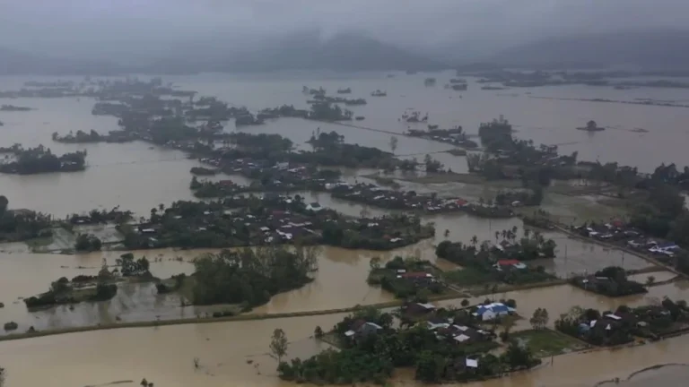 Widespread floods leave 102 dead or missing in central Vietnam november 2025