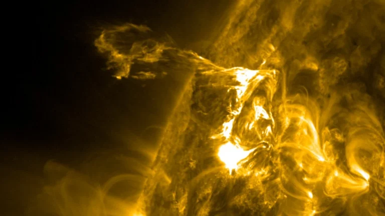 cme produced by x1.8 solar flare on november 4 2025 sdo aia 171