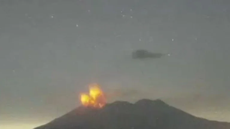 explosive eruption sakurajima japan november 16 2025