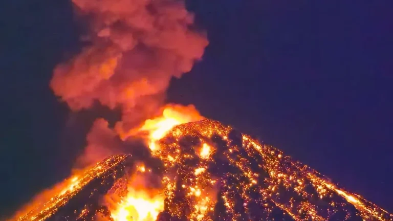 fuego volcano guatemala eruption on november 16 2025