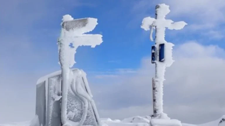 ice-covered station at mount st helens - example of what STAR station at mount rainier experienced in november 2025
