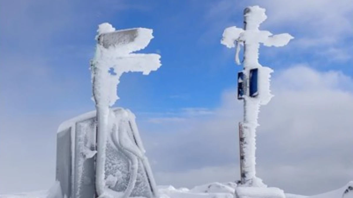 ice-covered station at mount st helens - example of what STAR station at mount rainier experienced in november 2025