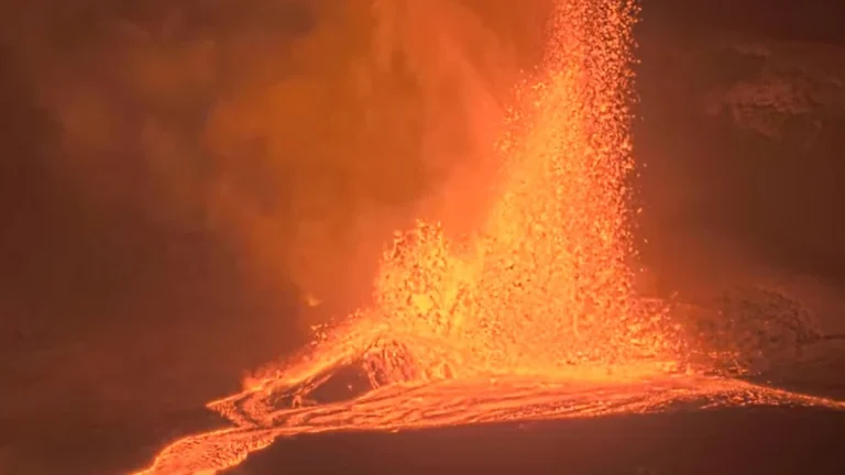 kilauea volcano erupting on november 26 2025 f