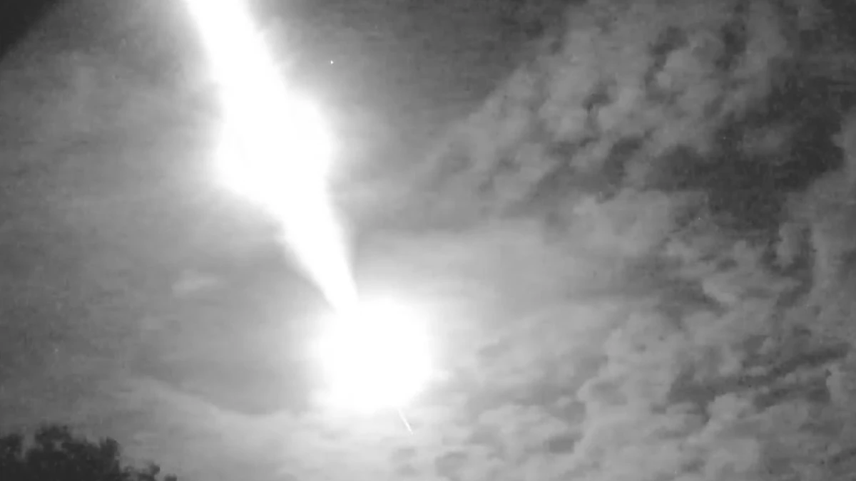 north island new zealand fireball november 17 2025