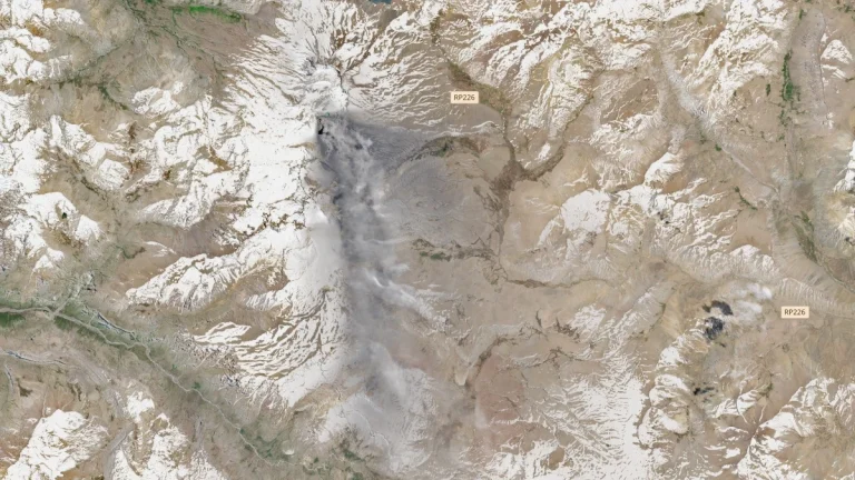 satellite image of ash from Planchón-Peteroa volcano on november 8 2025