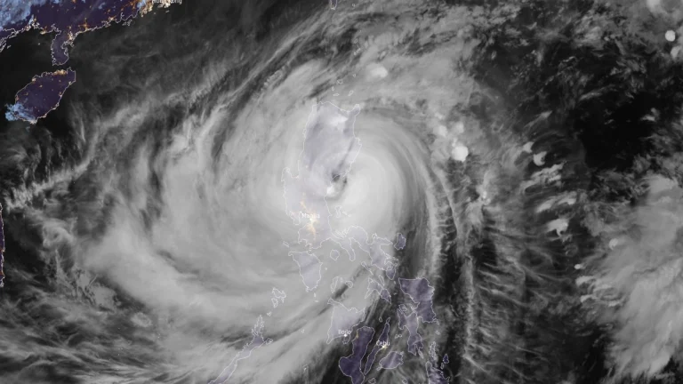 super typhoon fung-wong making landfall in philippines at 1220 utc november 9 2025 f
