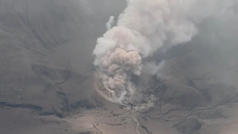 white island volcano vent on november 3 2025