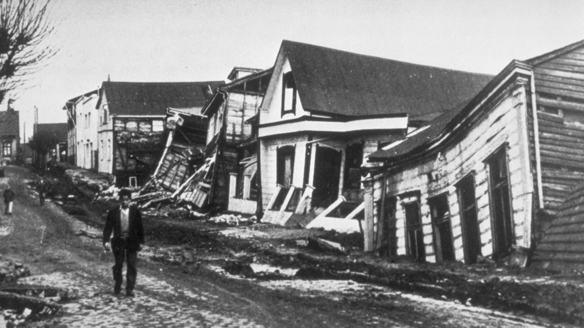 Earthquake damage to good quality, wood-frame houses in Valdivia, Chile, 1960.