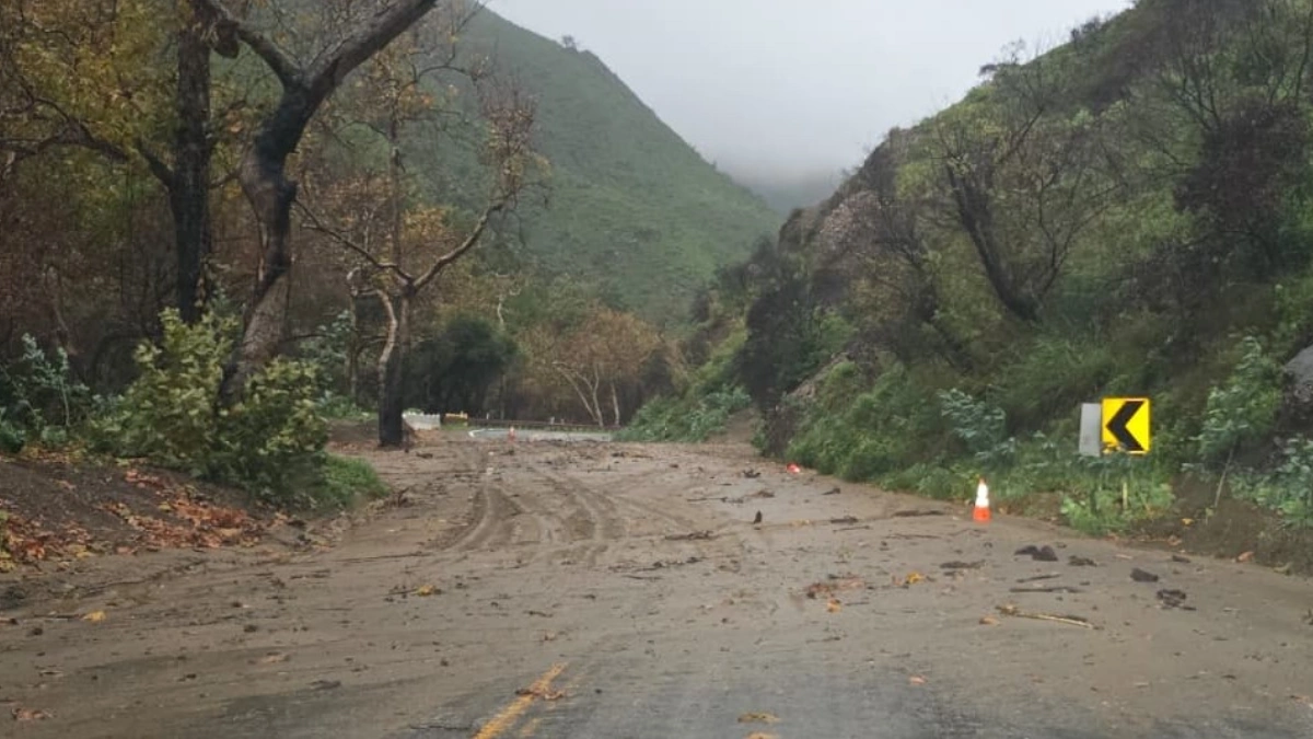Mudslide closed Topanga Canyon Boulevard (SR-27) from PCH to Grand View Drive on Dec. 24, 2025. Image credit: Caltransdist7