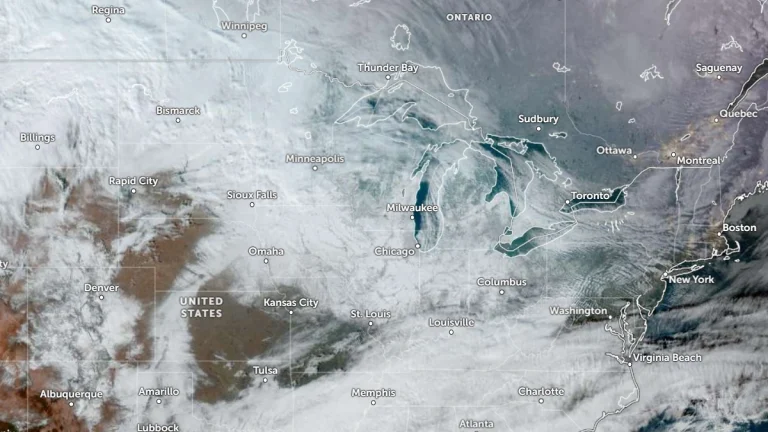 Satellite image of northern USA as of 2000 UTC on December 4, 2025. Credit: NOAA/GOES-19, Zoom Earth, The Watchers