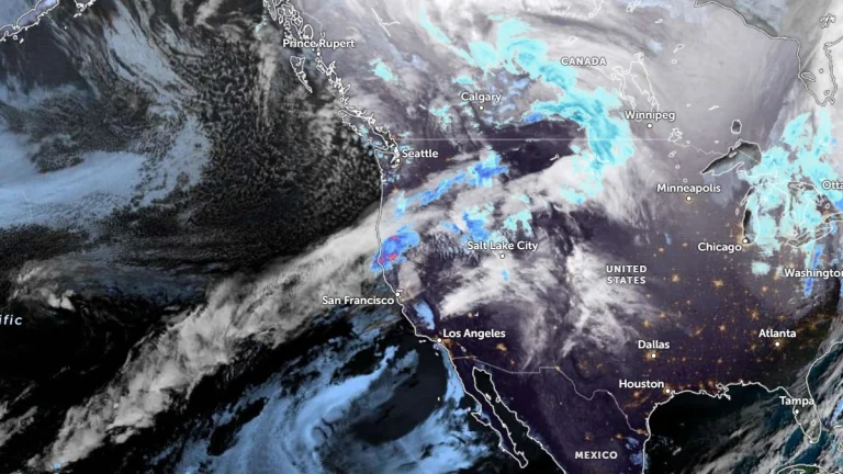 Satellite image of the AR moving the the US West Coast as of 1330 UTC on December 19, 2025. Credit: NOAA/GOES-19, Zoom Earth, The Watchers