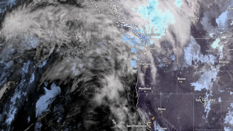 Satellite image of the Pacific Northwest as of 0800 UTC on December 4, 2025. Credit NOAA GOES-19, Zoom Earth The Watchers