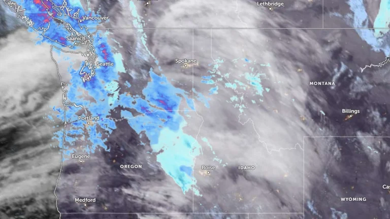 Satellite image of the US Pacific Northwest with rain radar as of 1340 UTC on December 7, 2025. Credit: NOAA/GOES-19 Zoom Earth, The Watchers