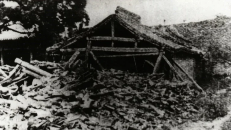 The ruins of a temple in the county seat of Jingning County, Gansu, in early 1921