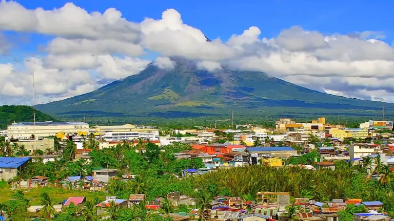 new live camera showing mayon volcano in real time philippines