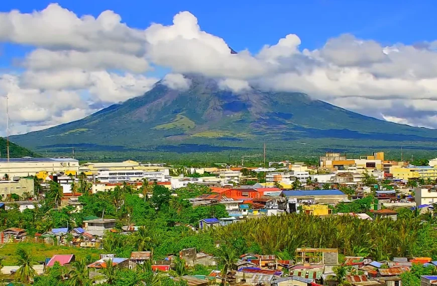 new live camera showing mayon volcano in real time philippines