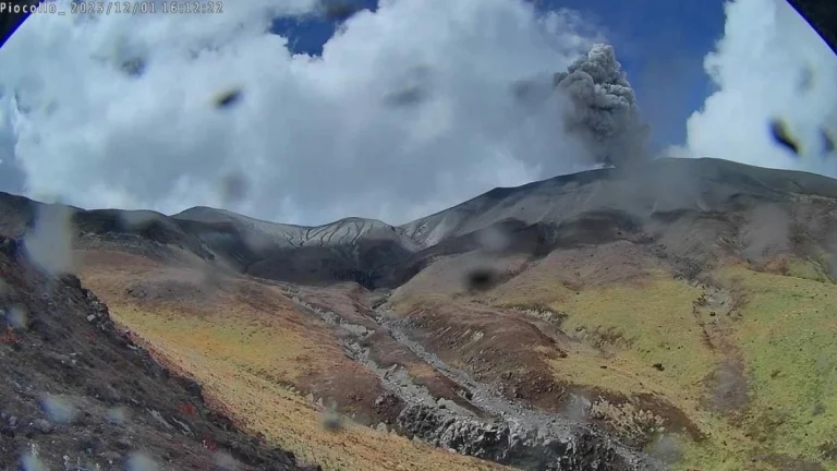 purace volcano colombia at 1112 lt on december 1 2025