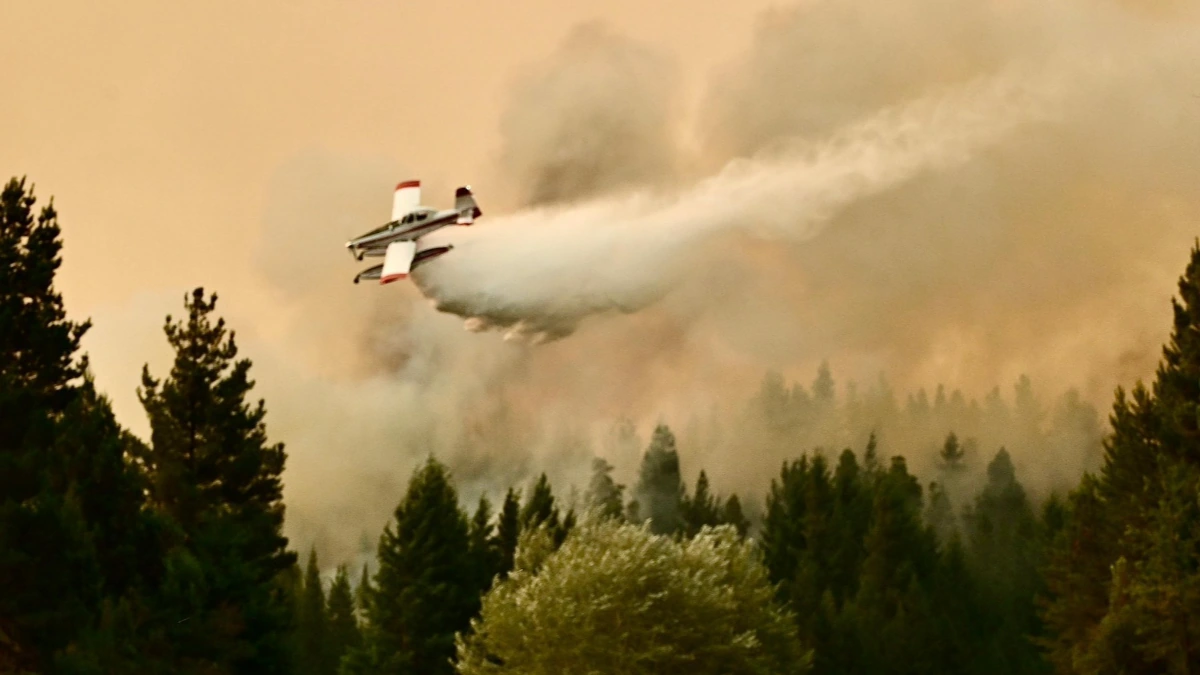 Airplane being used for fire suppression in Chubut Province, Argentina, on January 8, 2026