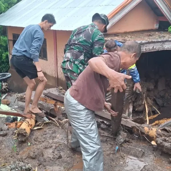 BPBD Sitaro Islands Regency together with a joint team carrying out efforts to search for missing victims, evacuate affected residents on January 5, 2026.