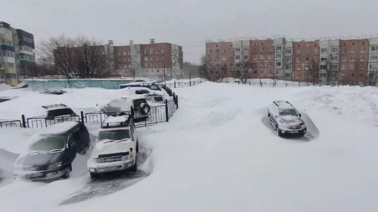 Heavy snowfall in Petropavlovsk-Kamchatsky on January 13, 2026