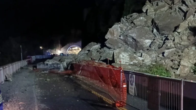 Rockslide in Sicily on January 25, 2026. Credit: Vigili del Fuoco