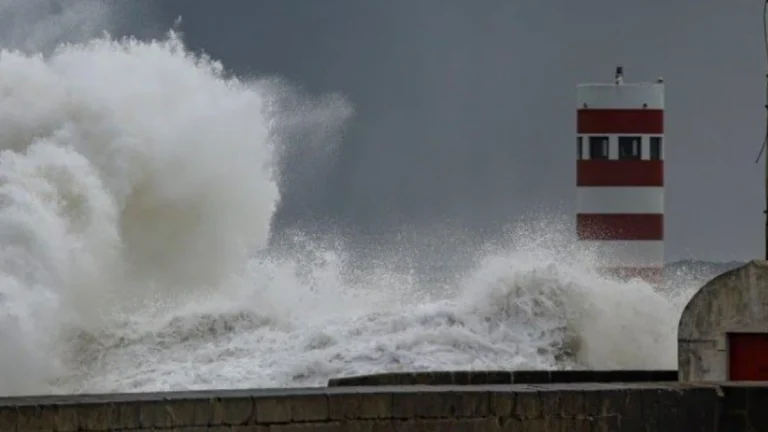 Rough sea waves in Portugal due to Storm Kristin on January 27, 2026