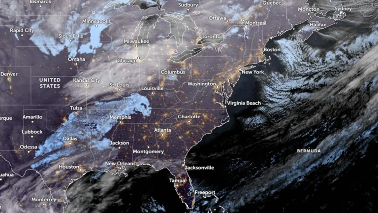 Satellite image of eastern and central U.S. as of 0810 UTC on January 21, 2026