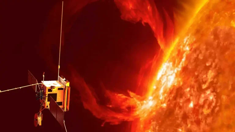 The European space probe Solar Orbiter delivers images of the sun, including observations of what is, from our perspective, its far side