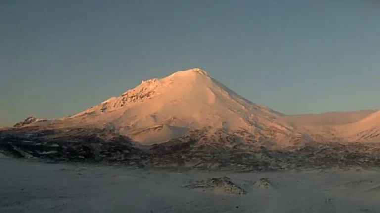 pavlof volcano alaska january 14 2026