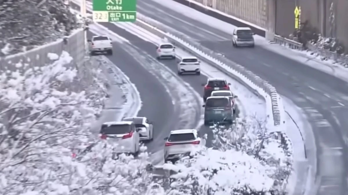sanyo expressway traffic jam japan january 2026