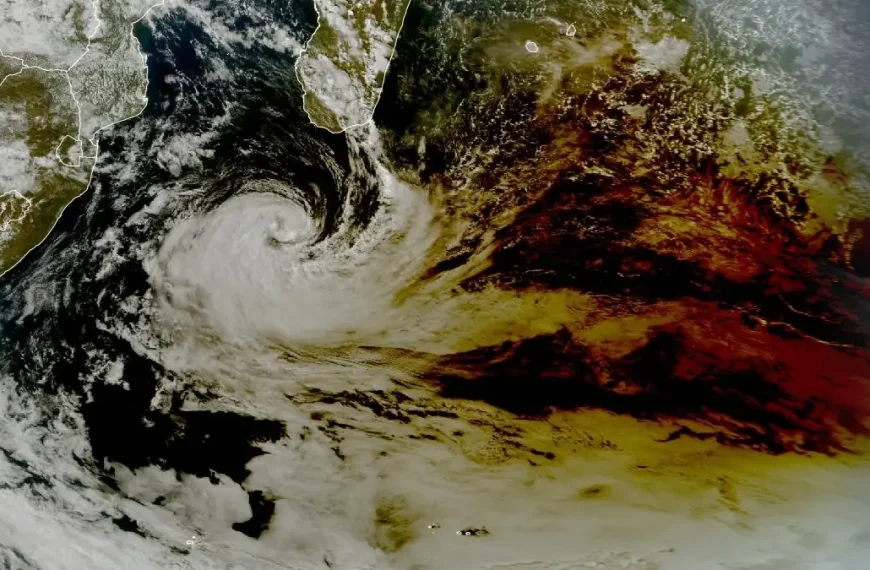 Annular solar eclipse shadow crosses the southwestern Indian Ocean on February 17, 2026, partially dimming Tropical Cyclone Gezani
