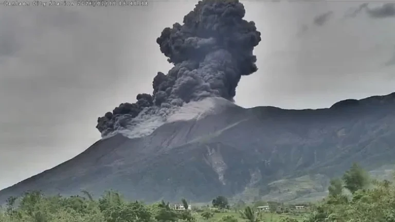 explosive eruption kanlaon volcano february 19 2026