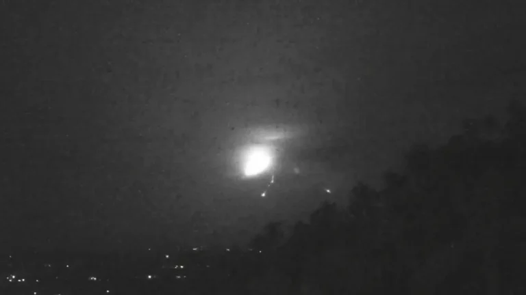 lava effusion from the Mayon Volcano summit crater