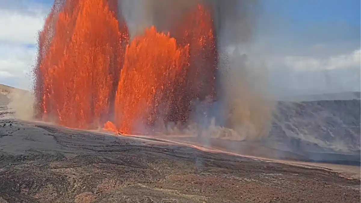 Eruption episode 43 at the summit of Kīlauea produced lava fountains exceeding 400 m (1 300 feet) and widespread tephra fallout across parts of Hawaiʻi Island on March 10, 2026.