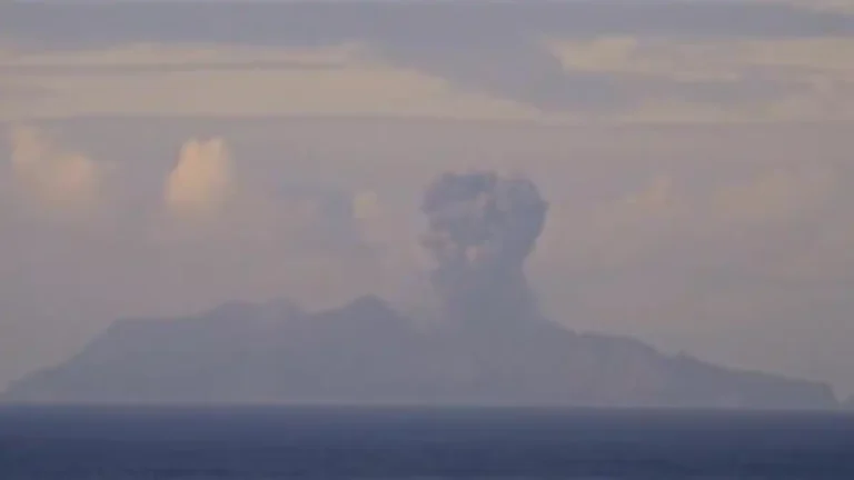 Still image from Whakatāne camera about one minute after the eruption on March 24, 2026