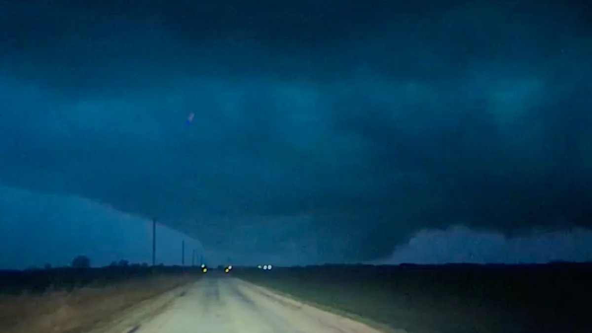 Tornado moving west of Fairview, Oklahoma, on March 5, 2026