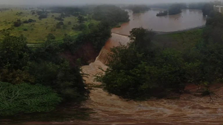 Wahiawā Dam rose to dangerously high levels on Friday, March 20, 2026 even as water flowed over the spillway at the rate of 1,500 gallons a minute.