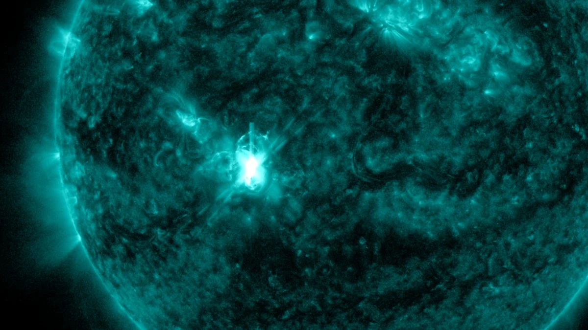 m2.7 solar flare march 16 2026 sdo aia 131