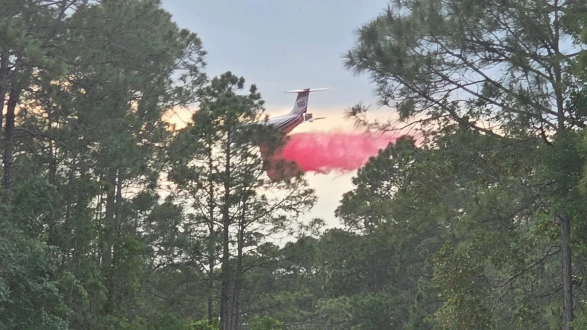Airplane being used to subdue wildfires in Florida on April 21, 2026